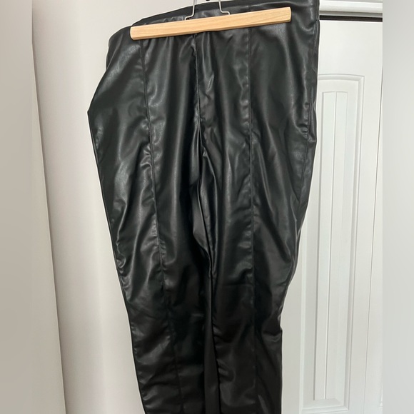 Faux leather legging - Picture 1 of 5